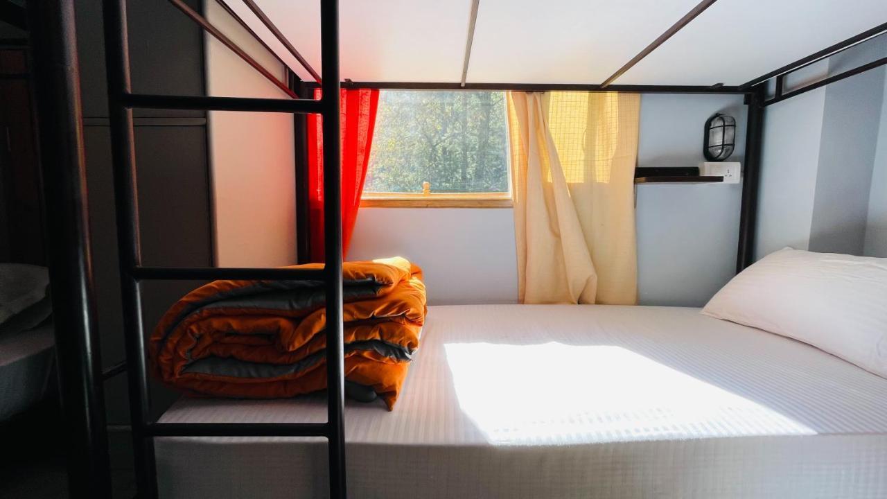 Madpackers Jibhi - Of Streamsides & Waterfalls エクステリア 写真